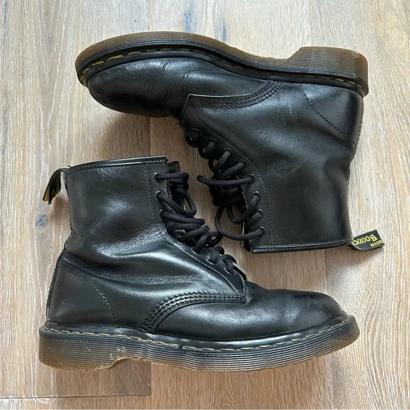 Vtg 90's 1460 Dr. Martens Boots Made in England 8 Eyelet Black UK 8 - Men’s US 9 - Picture 8 of 16